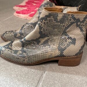 Lucky Brand size 6.5